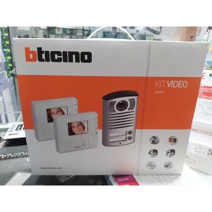 Kit video bifamiliare con videocitofoni BTicino 365521